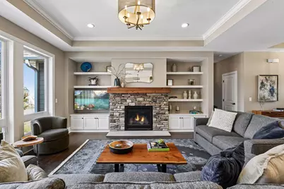 9264 Hawkcrest Court, Chanhassen, MN 55317 - Photo 4