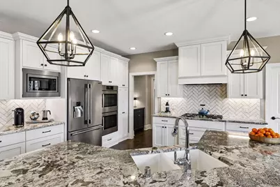 9264 Hawkcrest Court, Chanhassen, MN 55317 - Photo 6