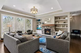 9264 Hawkcrest Ct, Chanhassen, MN 55317 - Photo 4