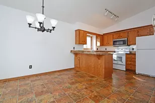 7581 23rd St N, Oakdale, MN 55128 - Photo 4