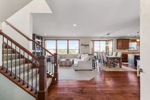 1955 River Bluff Ct, Shakopee, MN 55379 - Photo 6