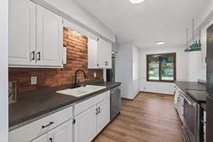 2010 Arkwright St, Maplewood, MN 55117 - Photo 12