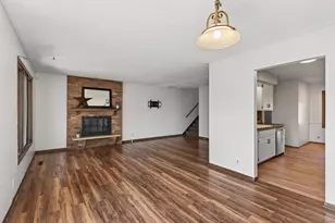 2010 Arkwright St, Maplewood, MN 55117 - Photo 10