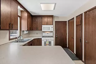 479 Centennial Dr, Roseville, MN 55113 - Photo 6