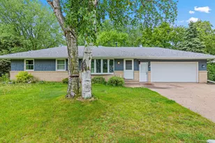 479 Centennial Dr, Roseville, MN 55113 - Photo 2