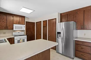 479 Centennial Dr, Roseville, MN 55113 - Photo 6