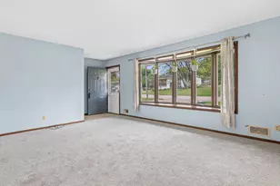 479 Centennial Dr, Roseville, MN 55113 - Photo 10