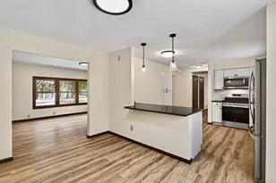 2700 Crestwood Cir, Hopkins, MN 55305 - Photo 18