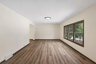 2700 Crestwood Cir, Hopkins, MN 55305 - Photo 14