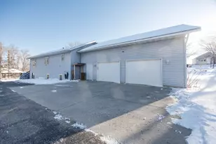 513 N St E, Detroit Lakes, MN 56501 - Photo 2