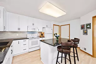 18639 Kalmar Trail, Lakeville, MN 55044 - Photo 4