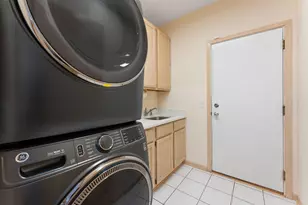 8945 Hilloway Rd, Eden Prairie, MN 55347 - Photo 40