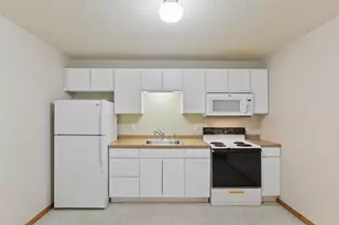 915 Lucille Ct, River Falls, WI 54022 - Photo 20