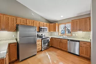 915 Lucille Ct, River Falls, WI 54022 - Photo 4