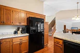 553 Hawthorn Rd, Circle Pines, MN 55014 - Photo 14