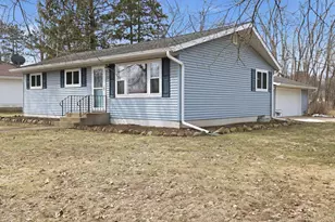 117 16th St NE, Menomonie, WI 54751 - Photo 2