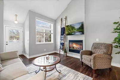 468 Heartland Court, Chanhassen, MN 55317 - Photo 4