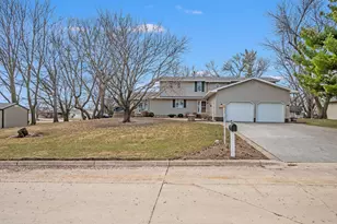 805 Hengen St, Fairmont, MN 56031 - Photo 1