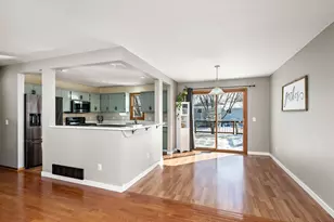 1061 Hillcrest Dr, Woodbury, MN 55125 - Photo 8