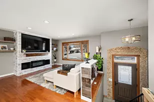 1061 Hillcrest Dr, Woodbury, MN 55125 - Photo 2