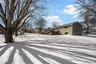 1061 Hillcrest Dr, Woodbury, MN 55125 - Photo 30