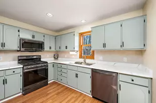 1061 Hillcrest Dr, Woodbury, MN 55125 - Photo 12