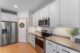 3262 Oak View Dr, Woodbury, MN 55129 - Photo 10