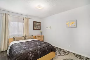 4001 Heritage Hills Dr, Bloomington, MN 55437 - Photo 10