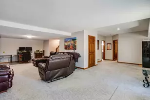 8973 Knoble Ct, Eden Prairie, MN 55347 - Photo 36