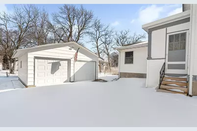 613 4th Avenue SE, Waseca, MN 56093 - Photo 6