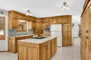 2031 Timberwood Dr, Chanhassen, MN 55317 - Photo 12