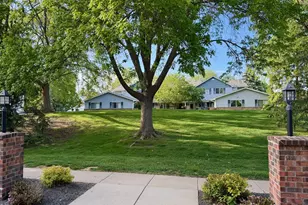 7646 13th St N, Oakdale, MN 55128 - Photo 1