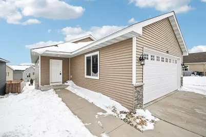 413 Grant Avenue SE, Hutchinson, MN 55350 - Photo 2