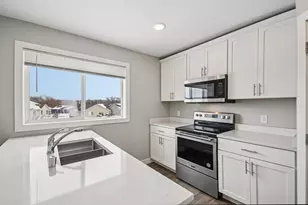 413 Grant Ave SE, Hutchinson, MN 55350 - Photo 10