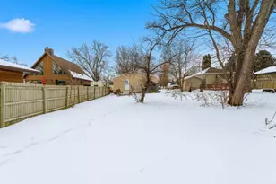 605 Le Hillier St, Mankato, MN 56001 - Photo 24