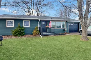 922 S State St, Fairmont, MN 56031 - Photo 1