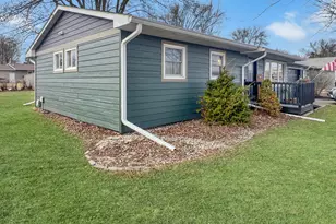 922 S State St, Fairmont, MN 56031 - Photo 2