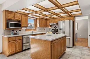 180 Red Oaks Dr, Vadnais Heights, MN 55127 - Photo 2