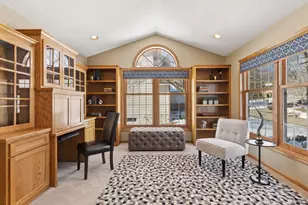 180 Red Oaks Dr, Vadnais Heights, MN 55127 - Photo 16