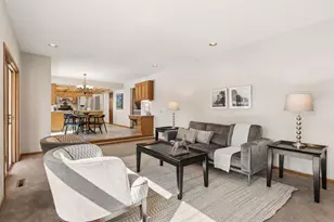 180 Red Oaks Dr, Vadnais Heights, MN 55127 - Photo 8