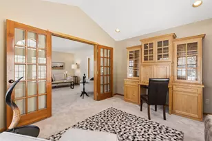 180 Red Oaks Dr, Vadnais Heights, MN 55127 - Photo 18