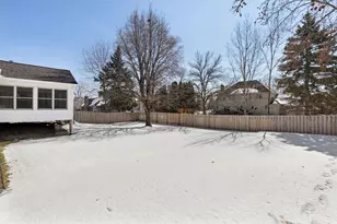 180 Red Oaks Dr, Vadnais Heights, MN 55127 - Photo 58