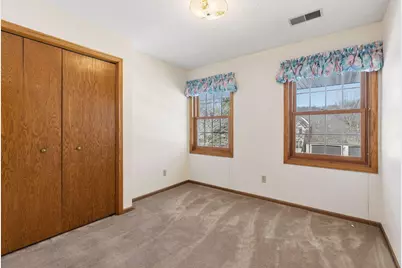 180 Red Oaks Drive, Vadnais Heights, MN 55127 - Photo 34