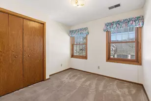 180 Red Oaks Dr, Vadnais Heights, MN 55127 - Photo 34