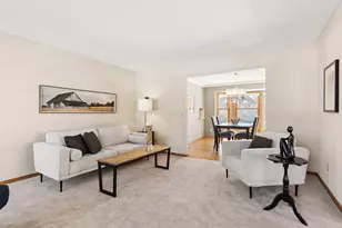 180 Red Oaks Dr, Vadnais Heights, MN 55127 - Photo 14