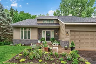 10261 Phaeton Dr, Eden Prairie, MN 55347 - Photo 2