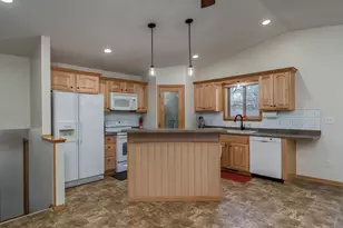 140 Peggy Ln, Eagle Lake, MN 56024 - Photo 4