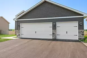 581 Sienna Dr, Watertown, MN 55388 - Photo 2