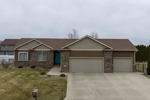 1407 28th St SW, Austin, MN 55912 - Photo 1
