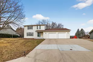 605 10th Ave NW, Dodge Center, MN 55927 - Photo 2